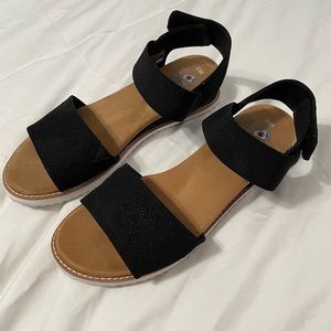 Bob’s from Skechers Desert Kiss memory foam black sandals Women’s 9.5 Wide Width